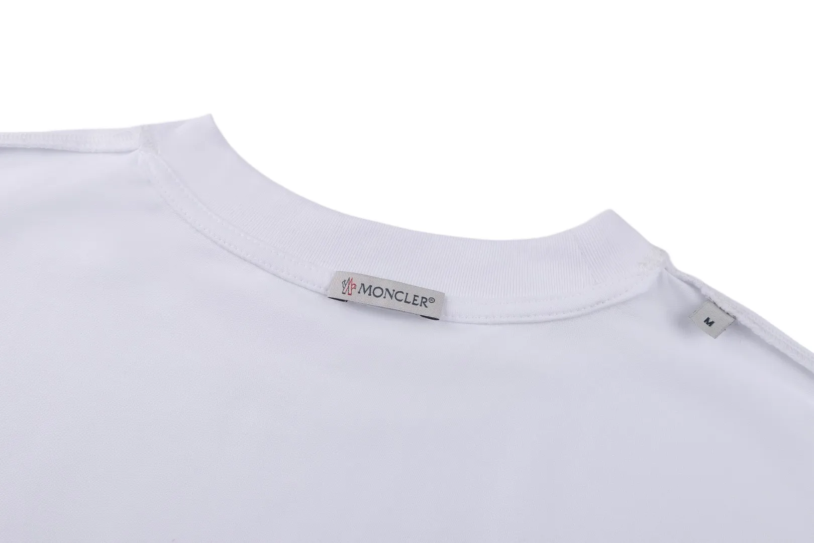 Moncler 26SS （White） 2,399 ， 32 200 100% ， 1*1 285 ， ，Breathable ， 。 ， ， ， 。 ， ； ， ， ， 。 ， ， ， 。 ， ， Same Style ， ， ， ， Same Style。 Size:S-M-L-XL